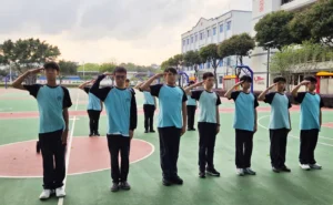 alunos da Escola Portuguesa de Macau em treino militar