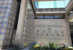 fachada da Escola Portuguesa de Macau