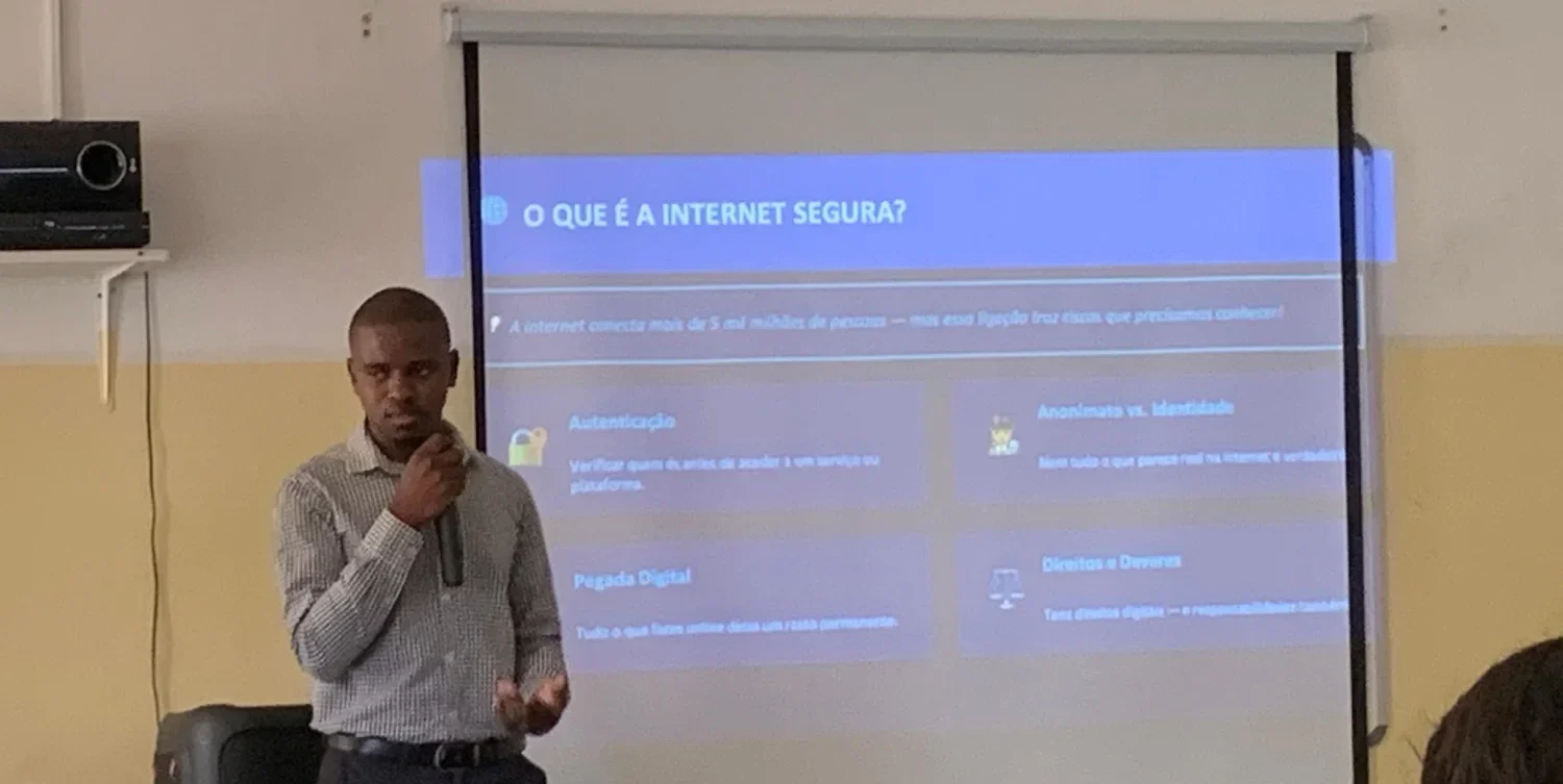 orador fala sobre internet segura no Colégio Internacional Lusíadas