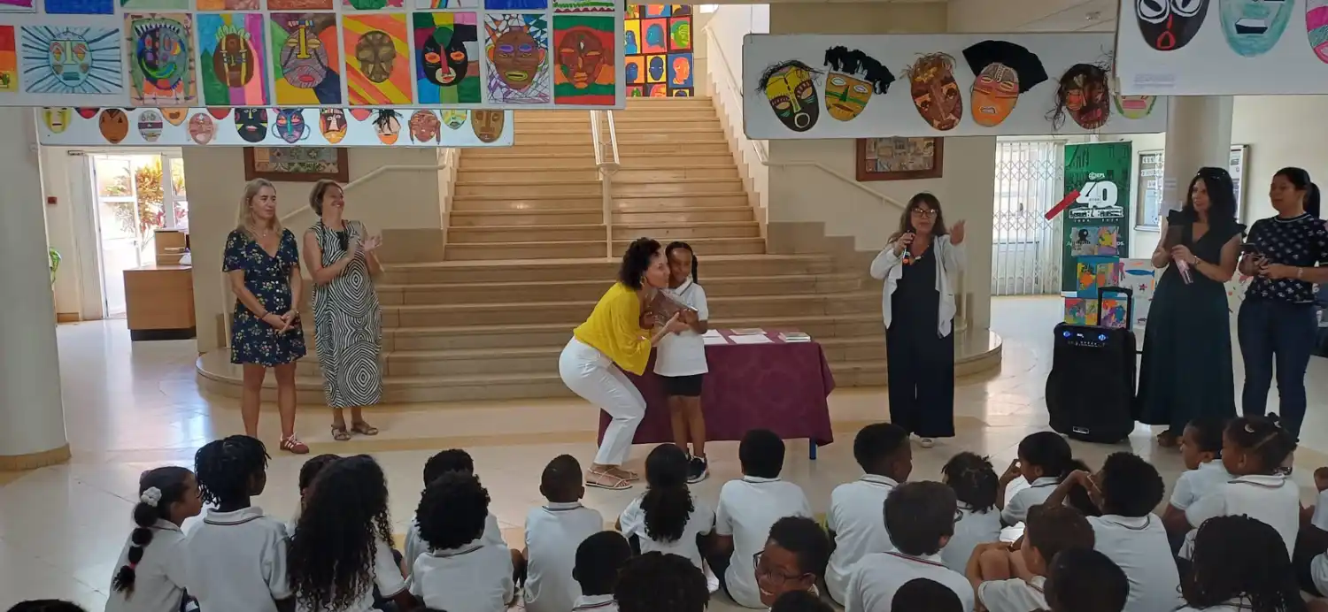 átrio da Escola Portuguesa de Luanda