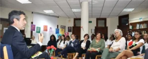 debate sobre democracia na Escola Portuguesa de Moçambique