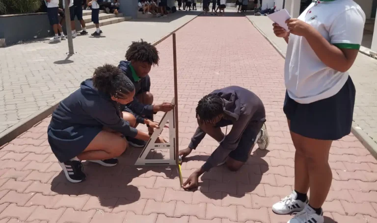 Alunos da Escola Portuguesa de Cabo Verde medem a circunferência da Terra