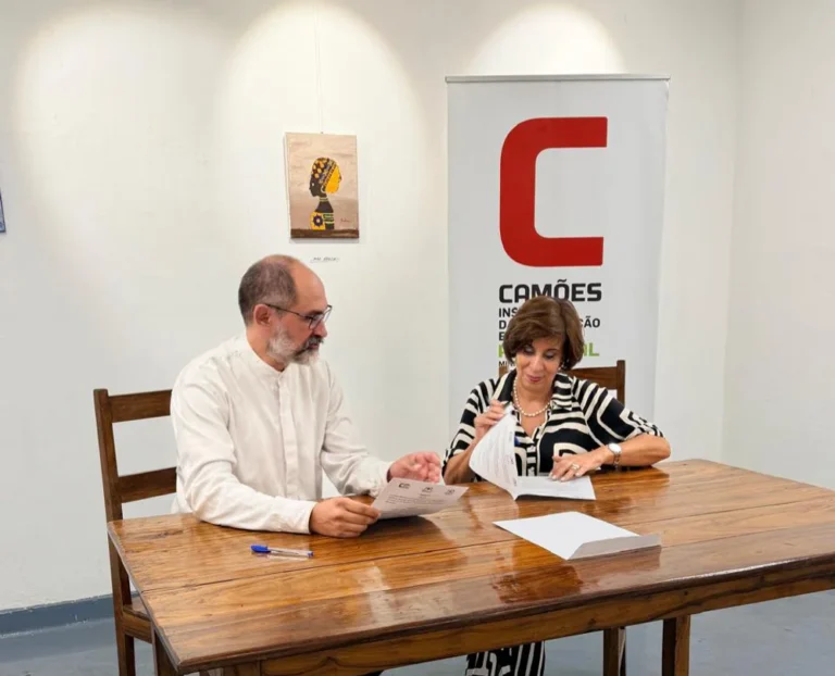 Assinatura de memorando de entendimento entre a Escola Portuguesa de Moçambique e o Instituto Camões.